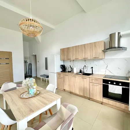 Luksusowy Na Parterze W Okolicy Jeziora I Gor Sowich * ビエラバ